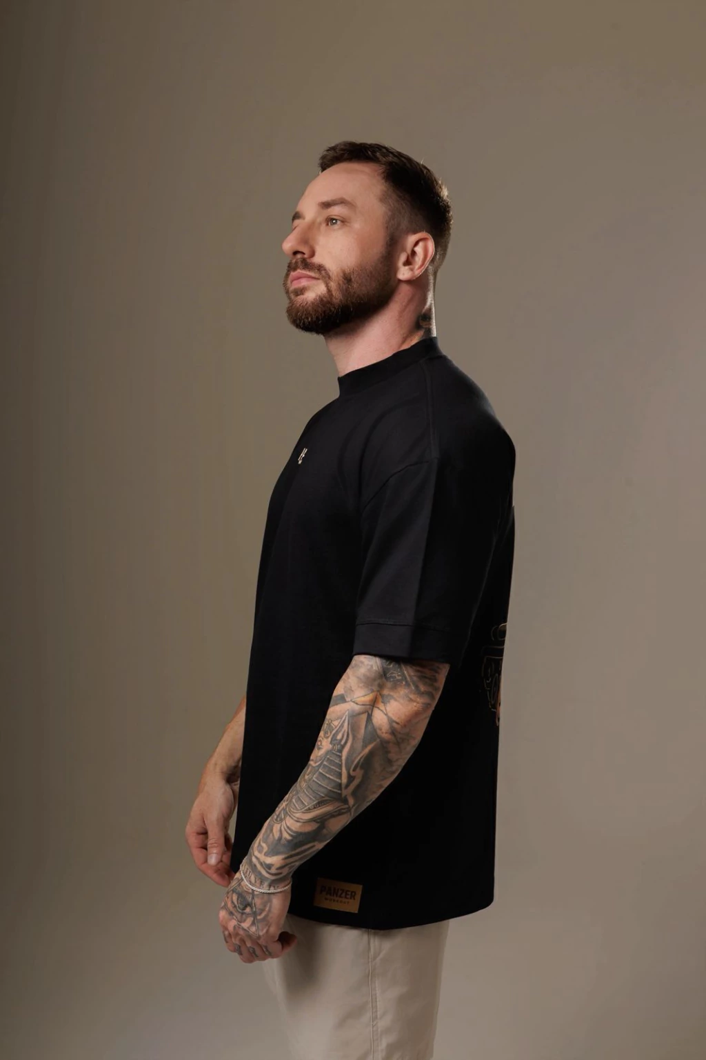 Camiseta Oversized Panzer — outro ângulo